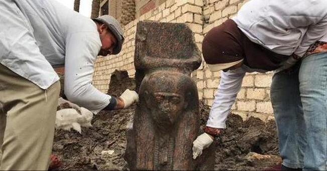 埃及发现古埃及法老拉美西斯二世罕见雕像